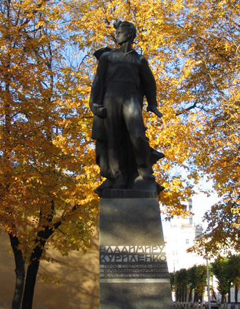 Памятник В. Куриленко в Смоленске