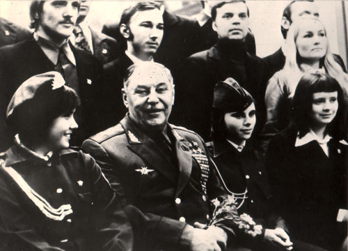     ..     , 1977.