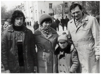 Ада Занегина с Валерием Ивановичем Атрощенковым в Смоленске. 1 мая 1978г.